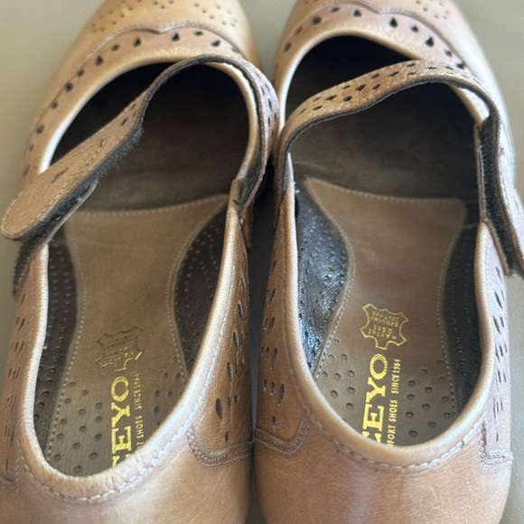 Girls' Brown Mary Jane Shoes - Picture 6 of 7